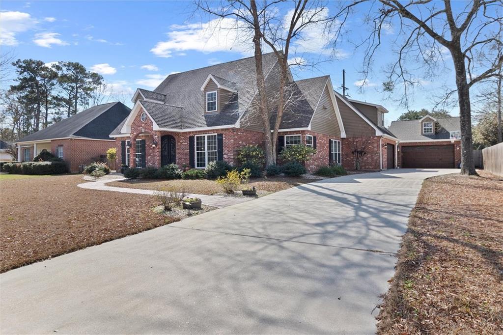 423 RIVER OAKS Drive