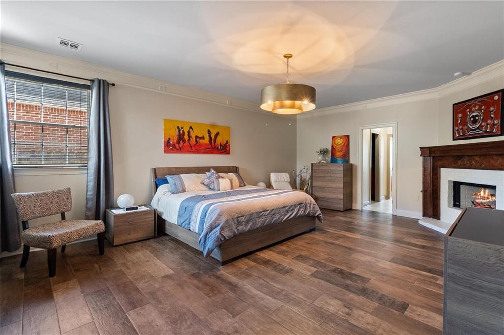 423 RIVER OAKS Drive