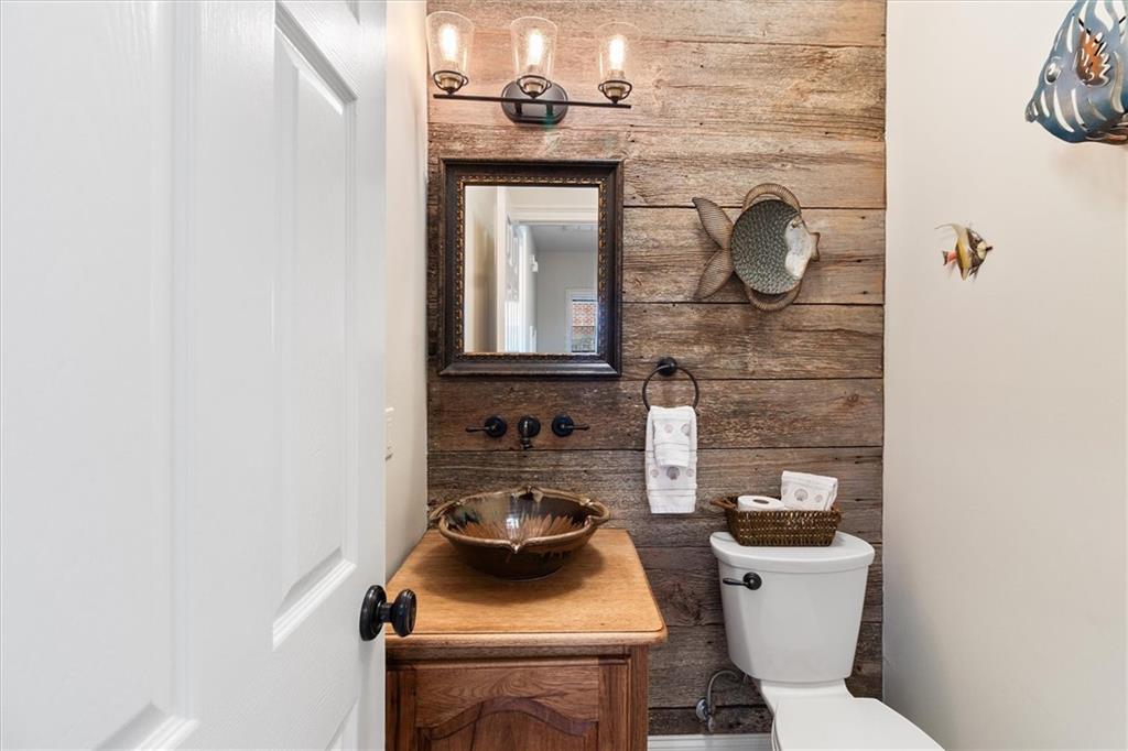 423 RIVER OAKS Drive