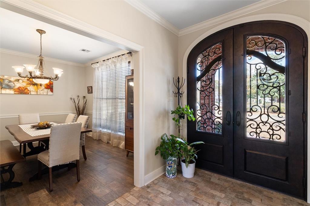 423 RIVER OAKS Drive