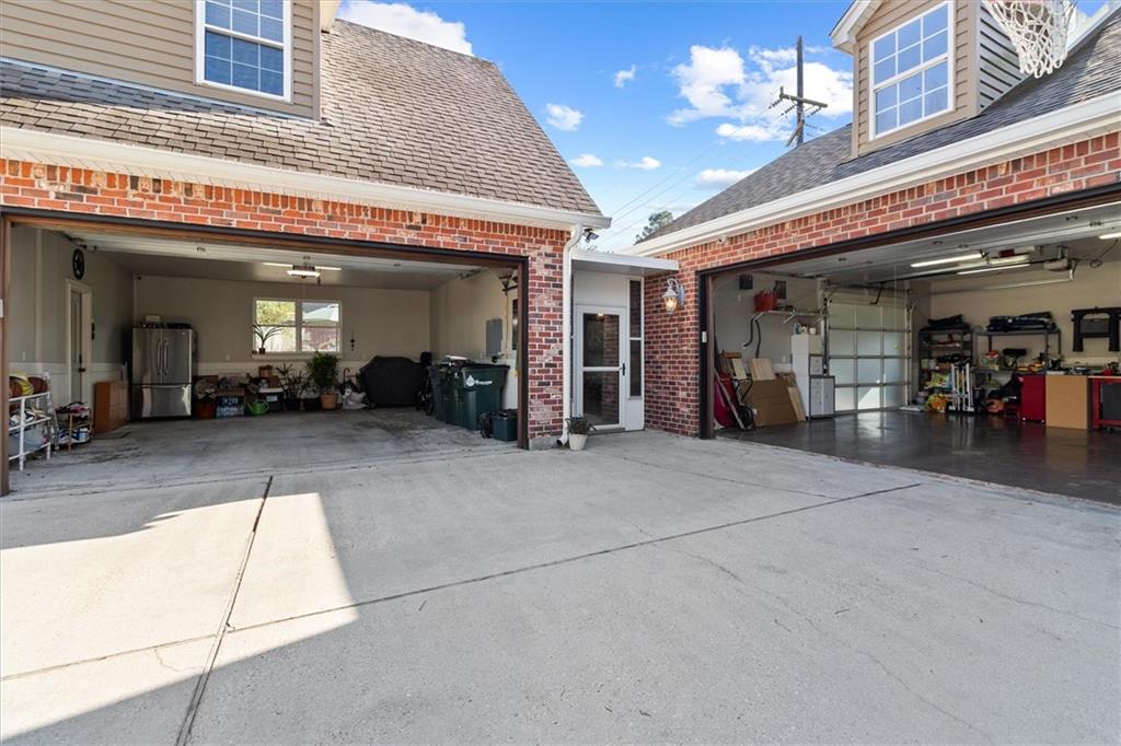 423 RIVER OAKS Drive