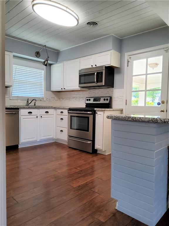 309 ROBIN HOOD Drive