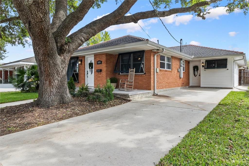 909 ROSA Avenue