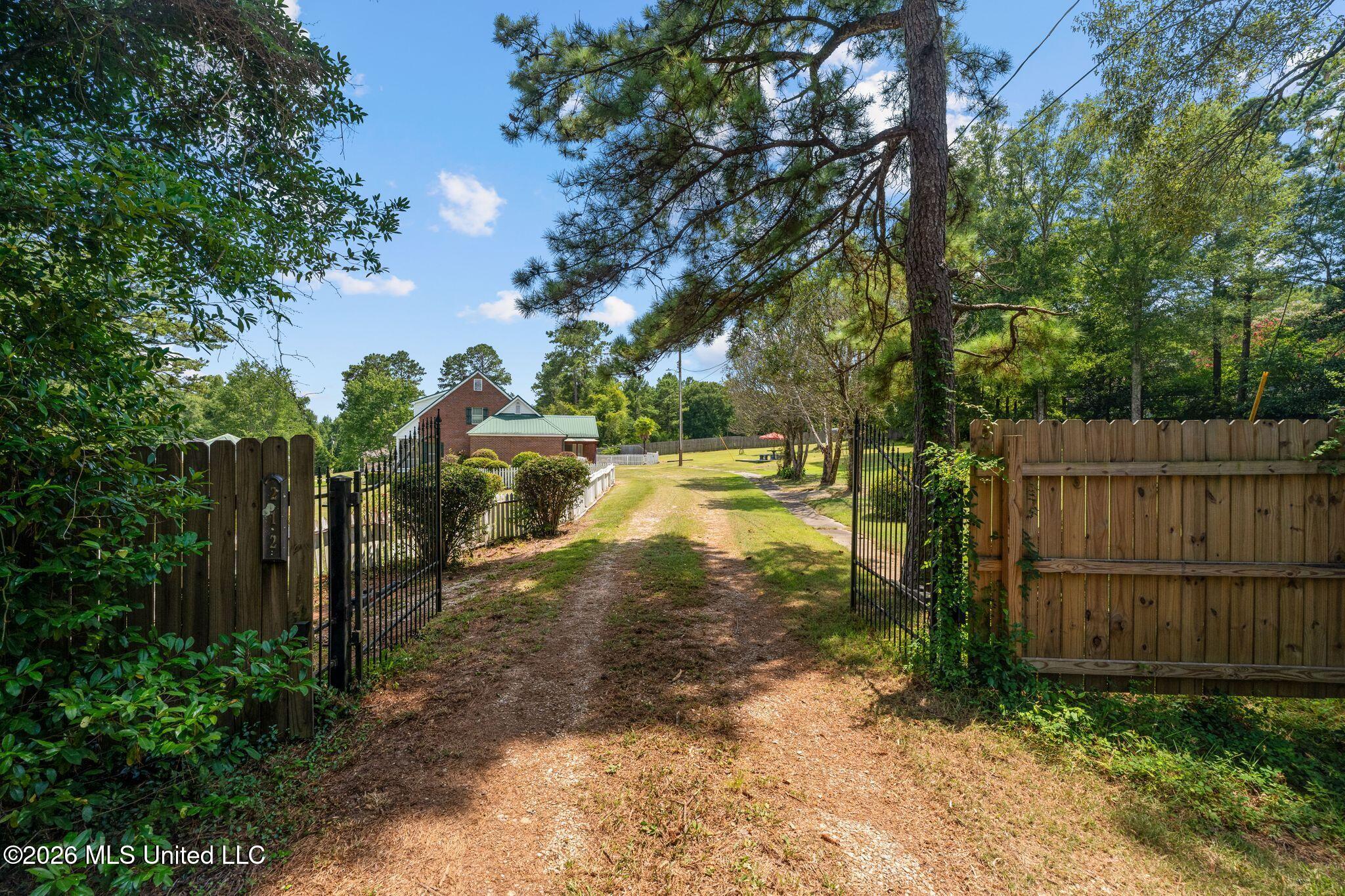 212 Hillman Road