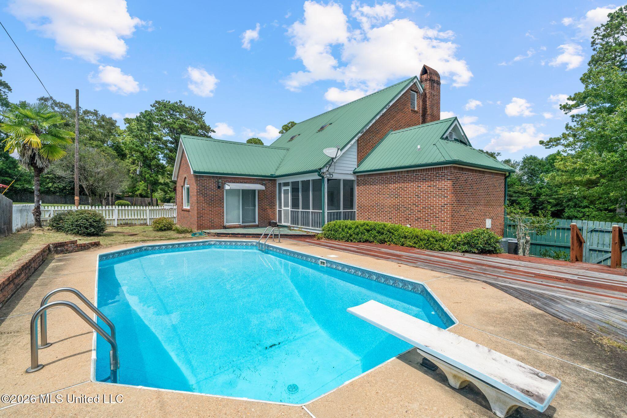 212 Hillman Road