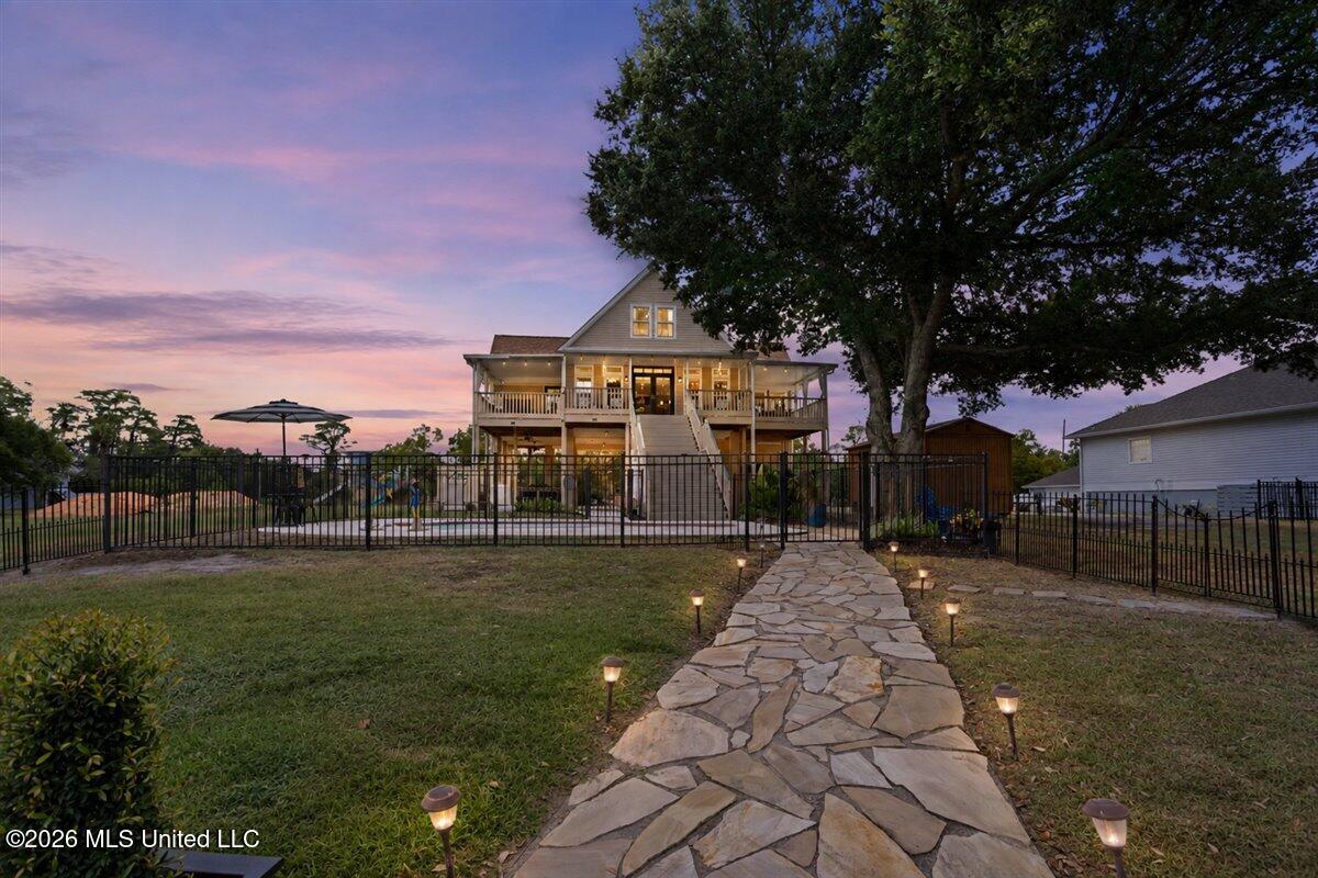 628 W Magnolia Street