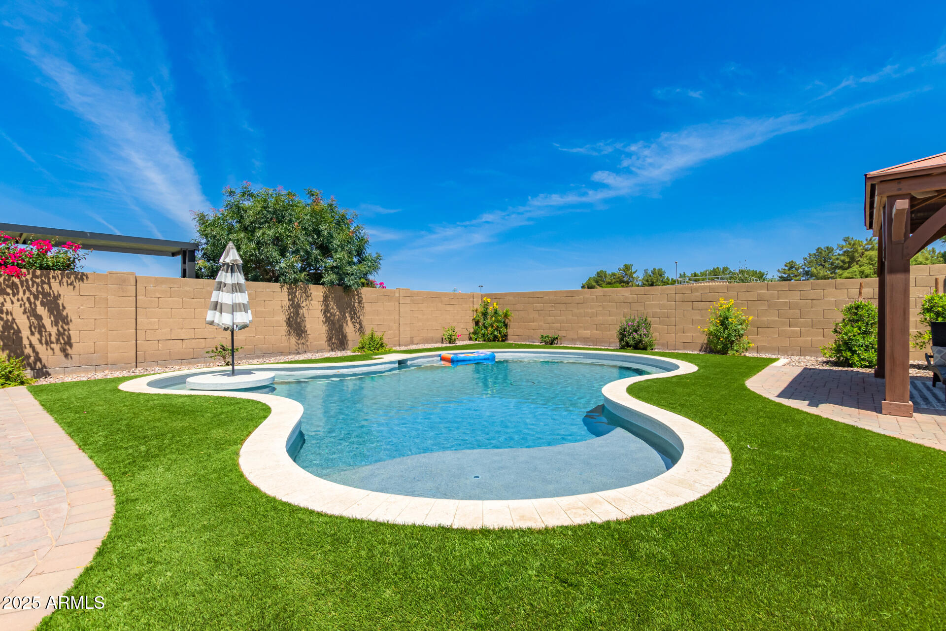 3990 E IRIS Drive