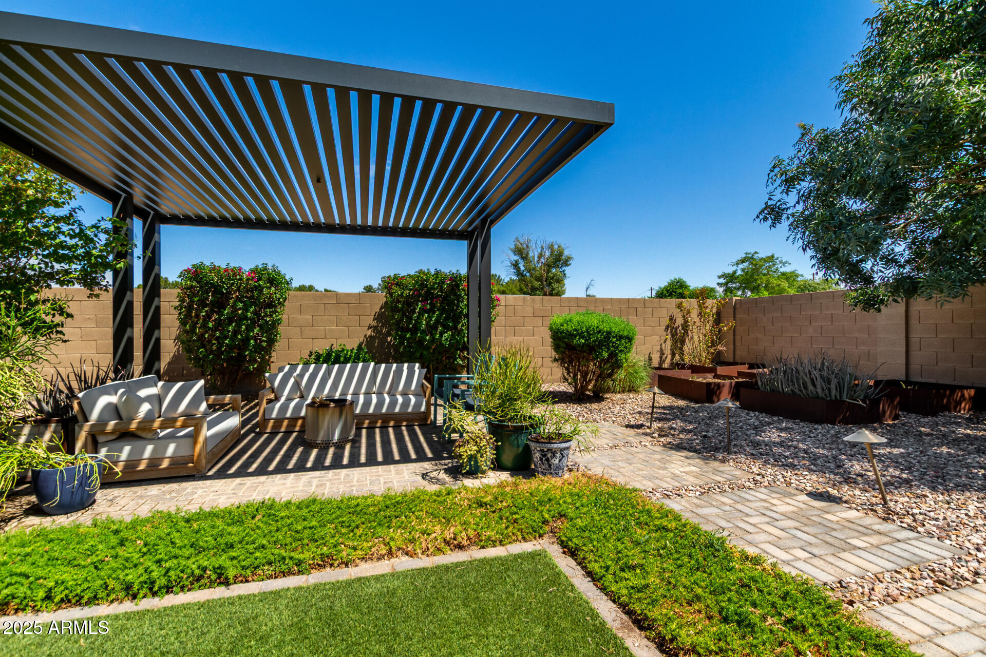 3970 E IRIS Drive