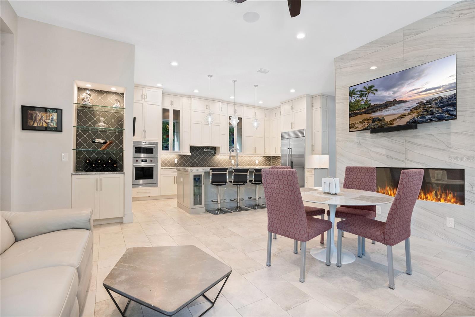 1010 N PENNSYLVANIA AVE