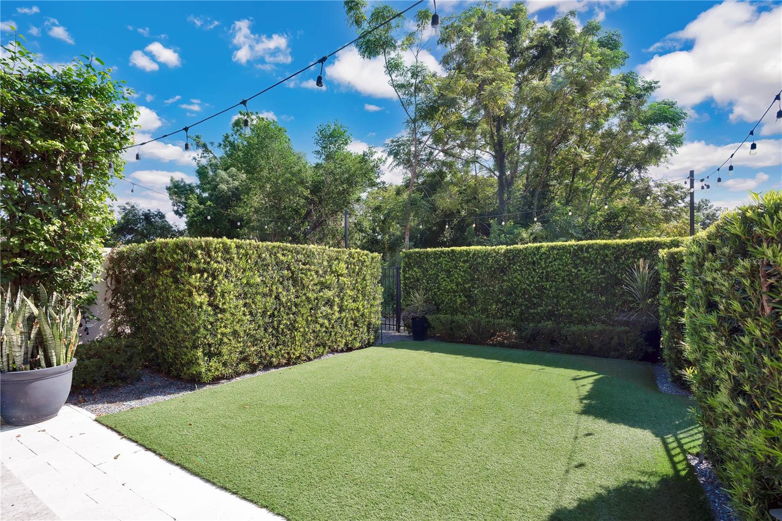 1010 N PENNSYLVANIA AVE