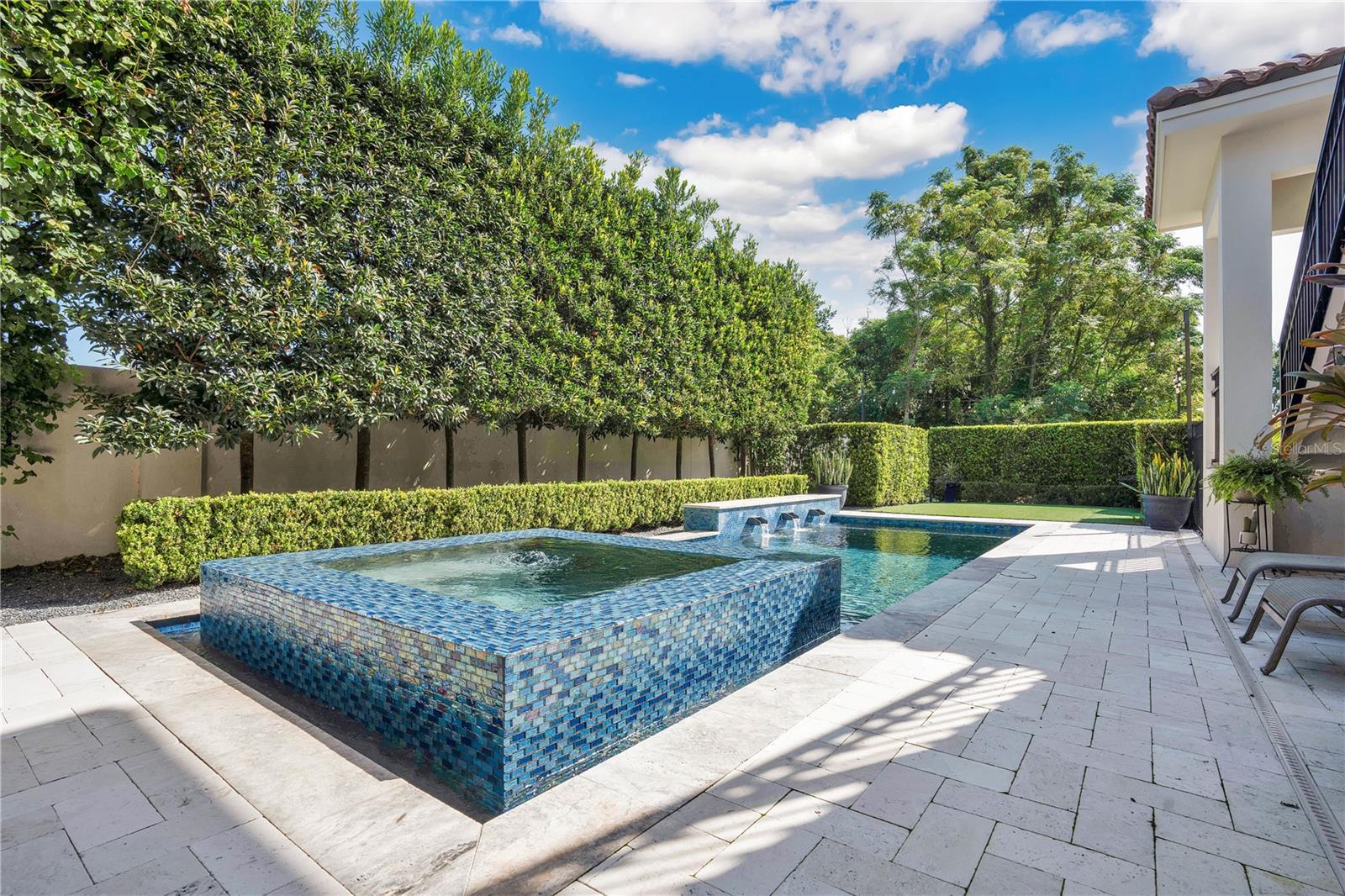 1010 N PENNSYLVANIA AVE