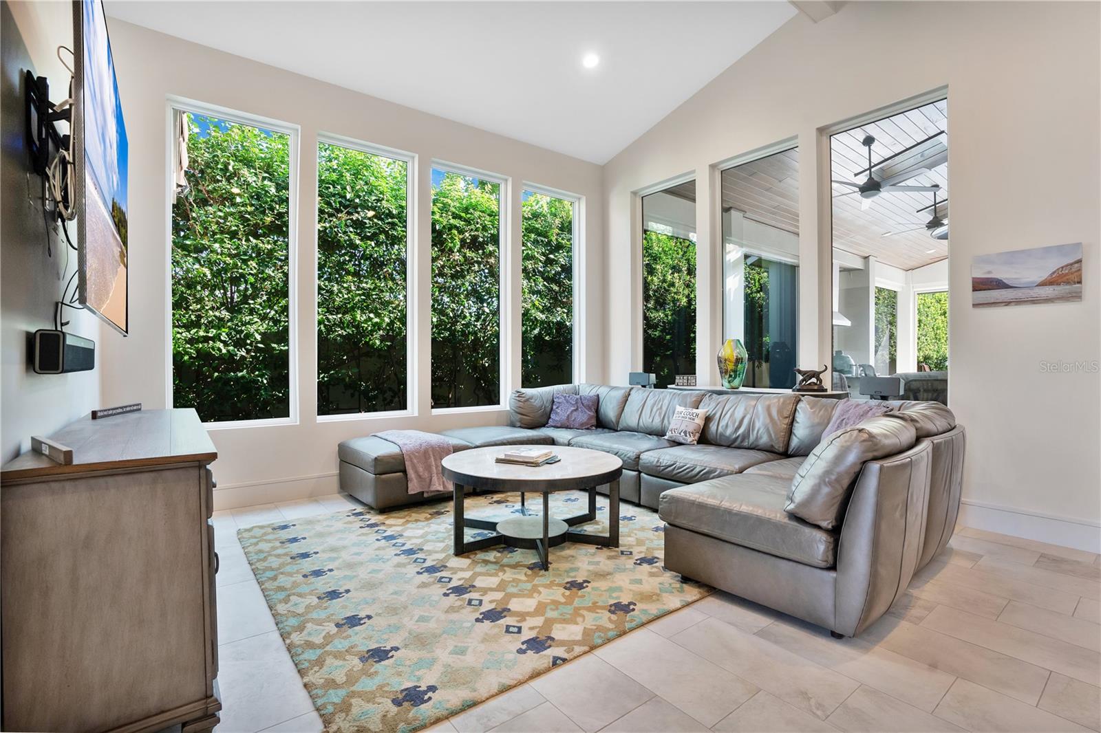 1010 N PENNSYLVANIA AVE