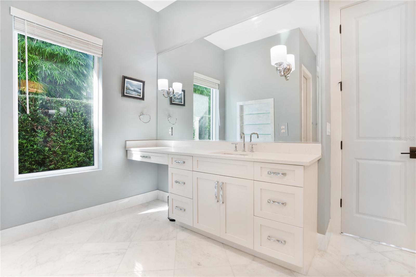 1010 N PENNSYLVANIA AVE