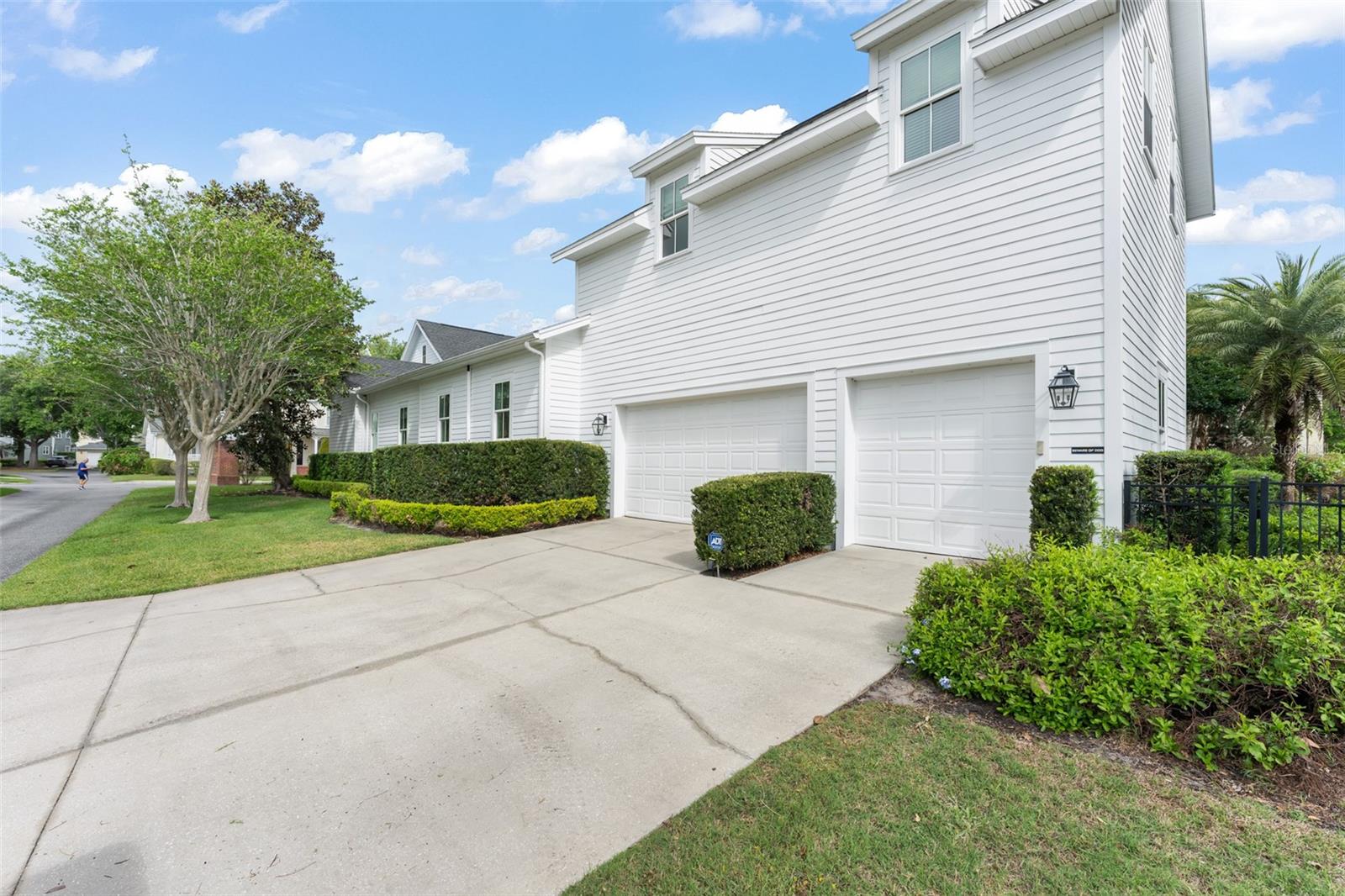 733 EASTLAWN DR