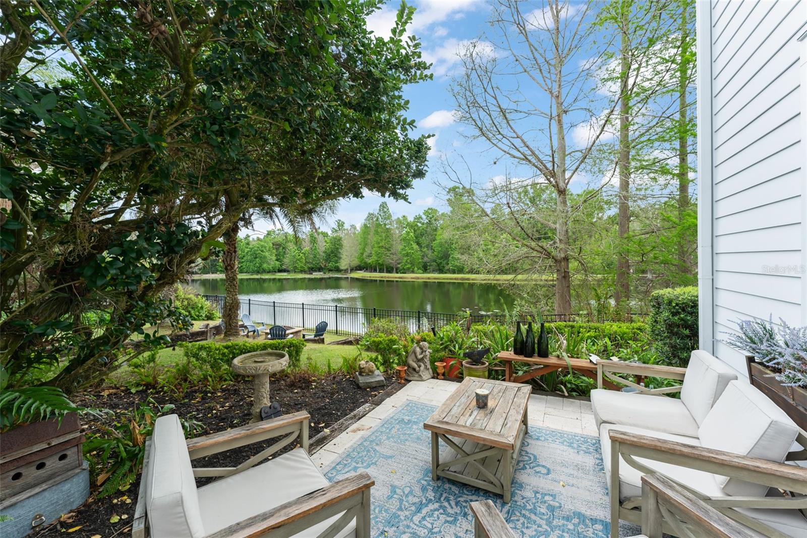 733 EASTLAWN DR