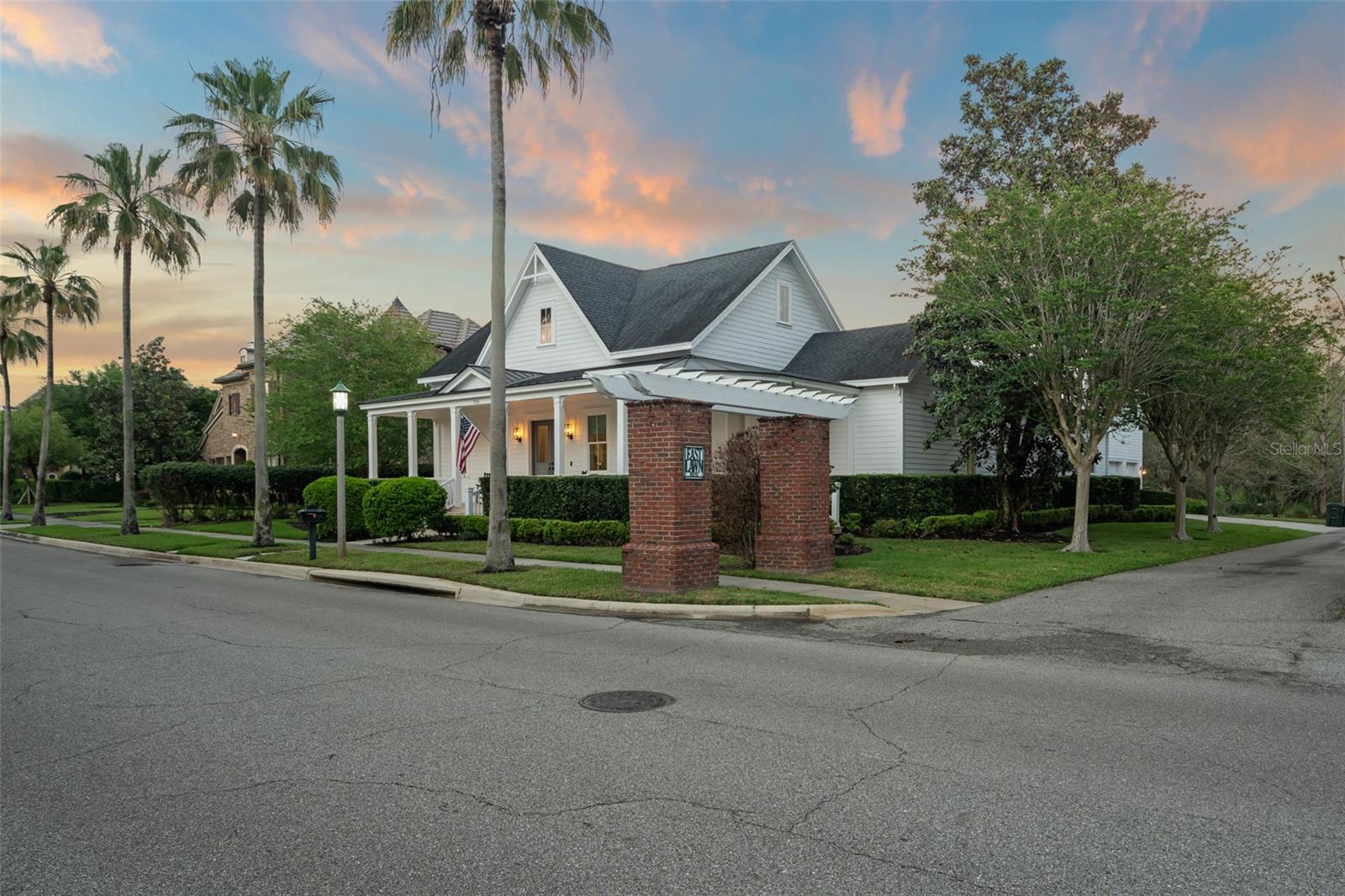 733 EASTLAWN DR