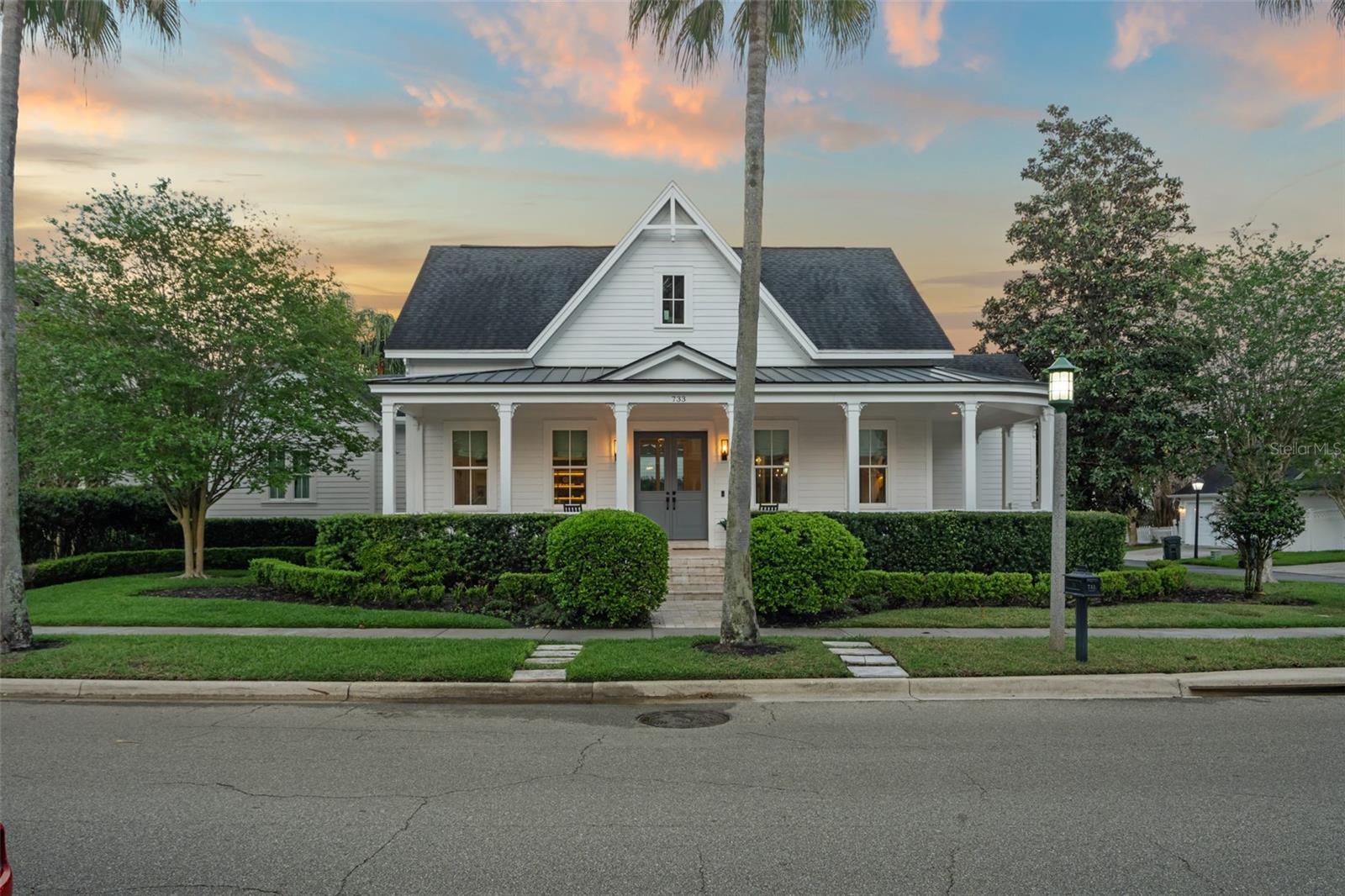 733 EASTLAWN DR
