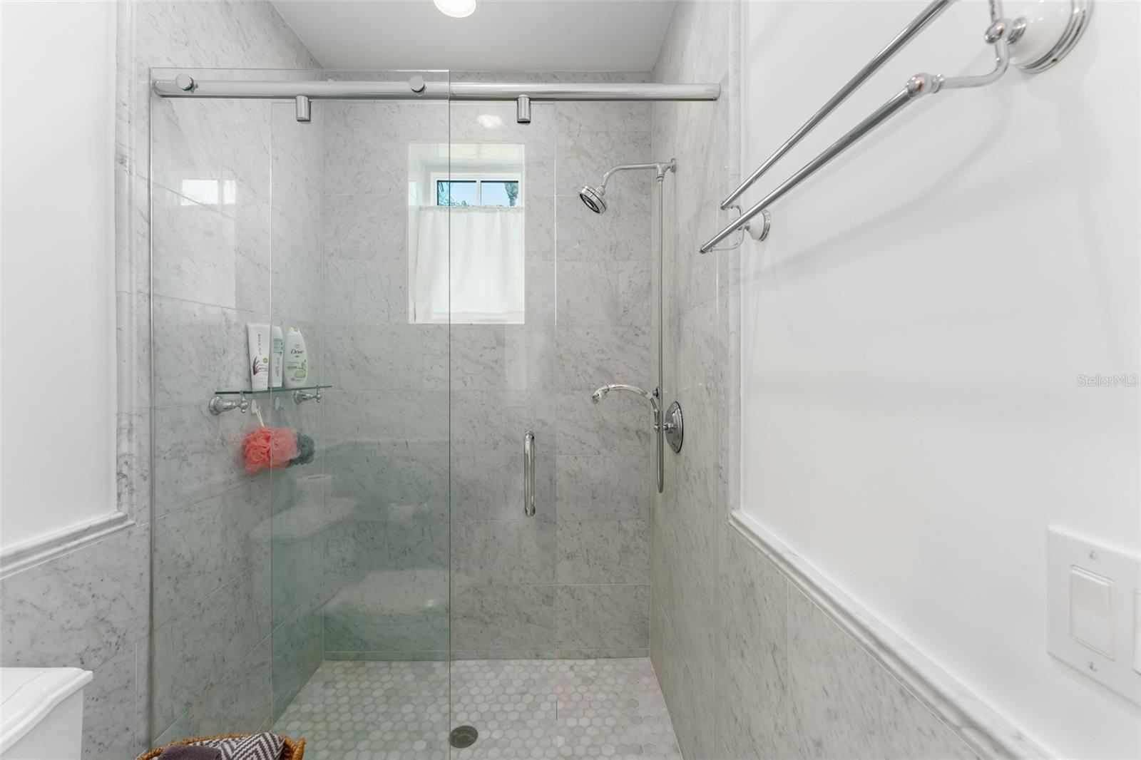 733 EASTLAWN DR