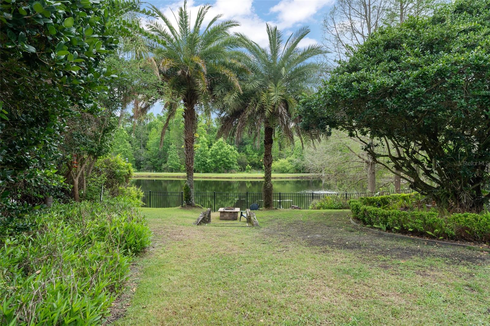 733 EASTLAWN DR