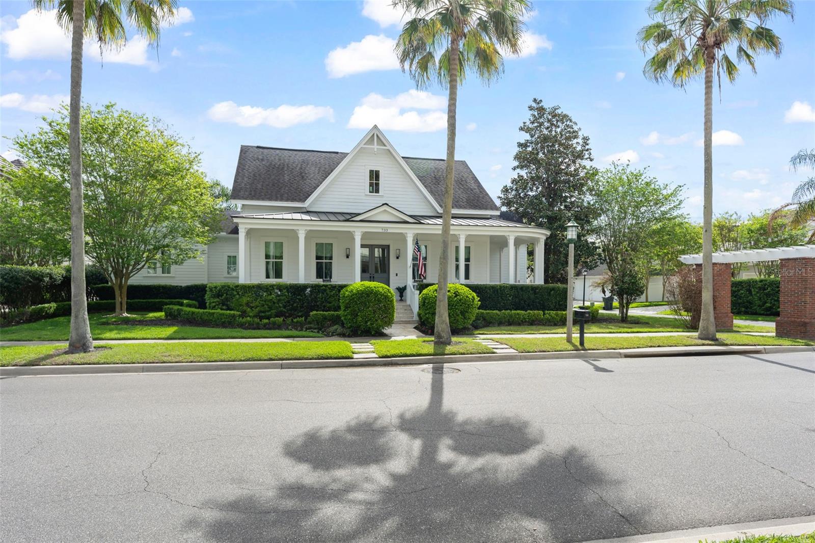 733 EASTLAWN DR