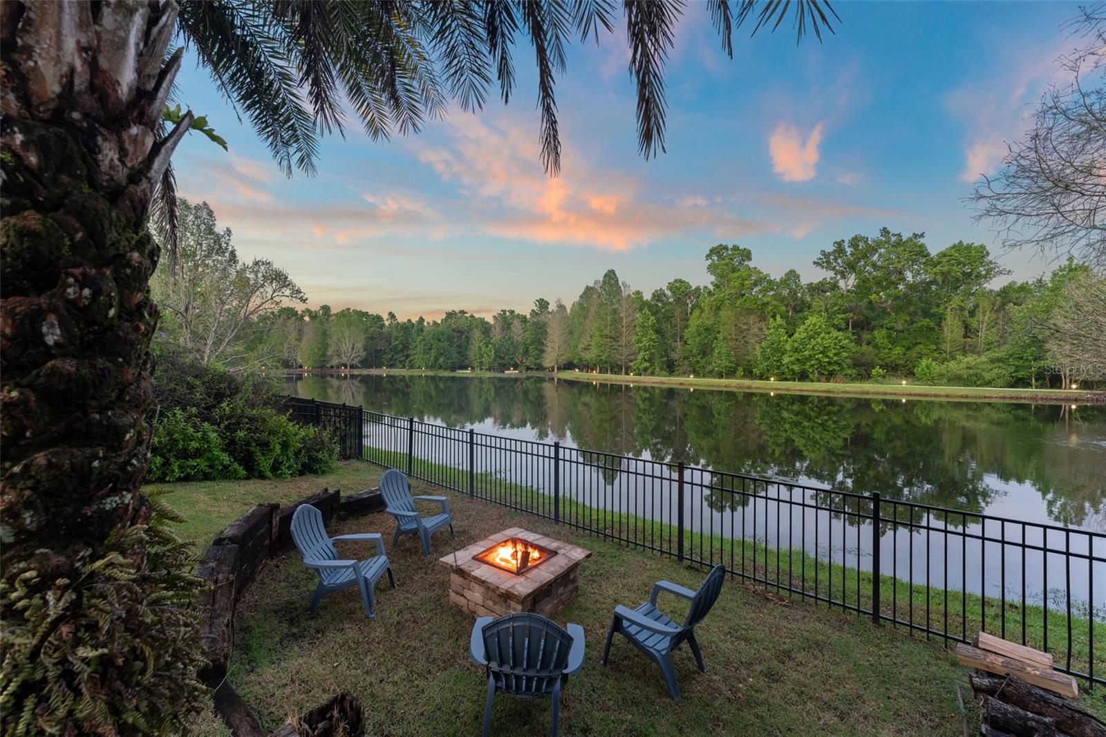 733 EASTLAWN DR