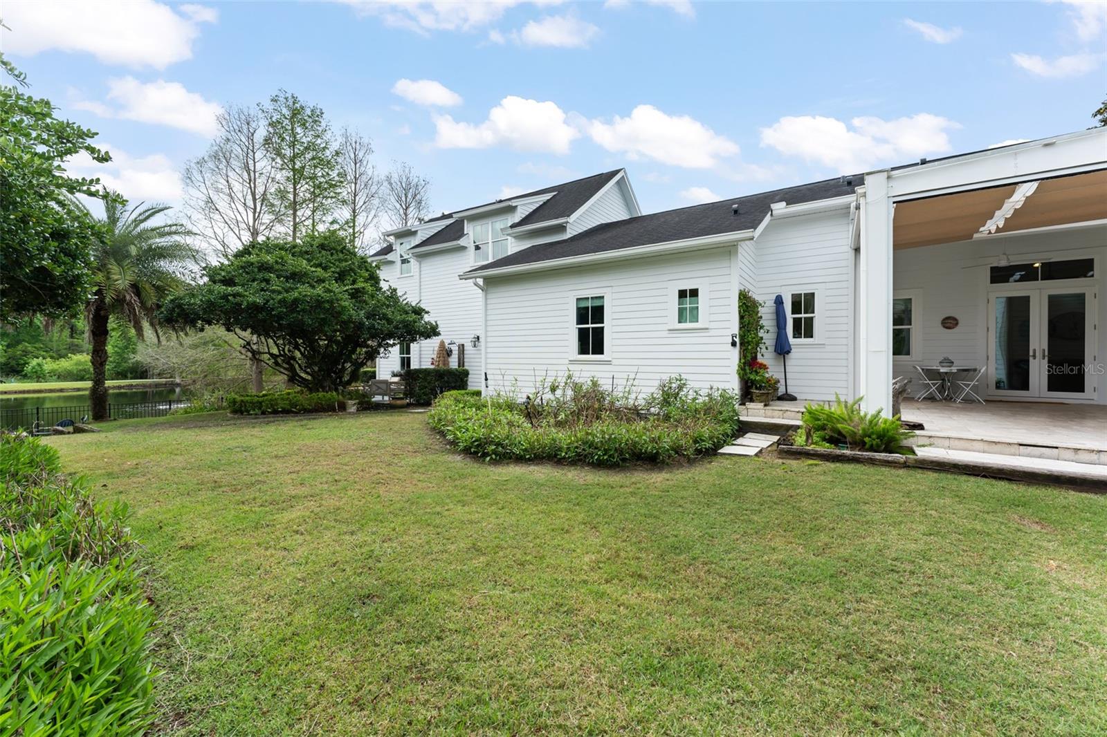 733 EASTLAWN DR