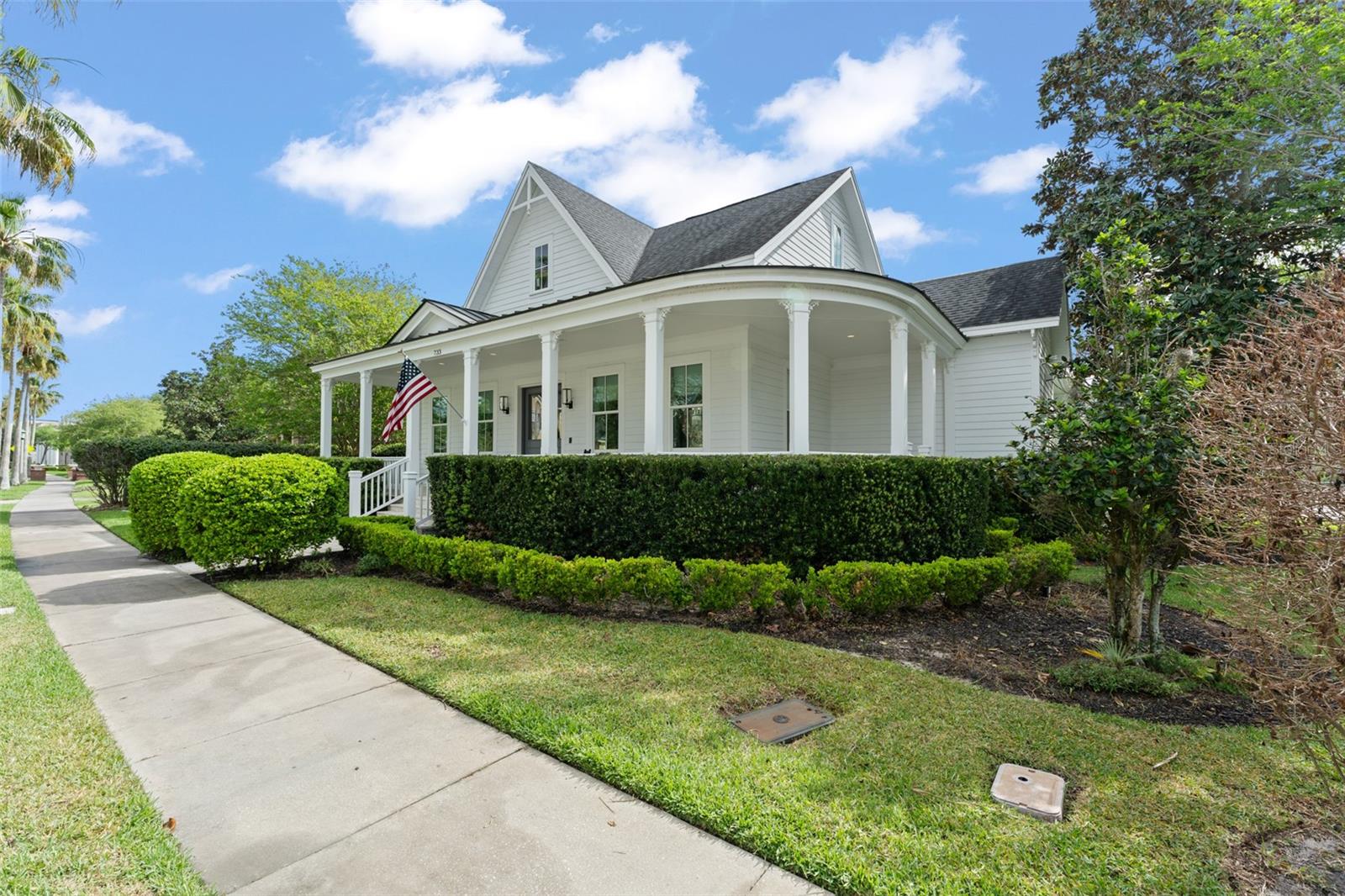 733 EASTLAWN DR