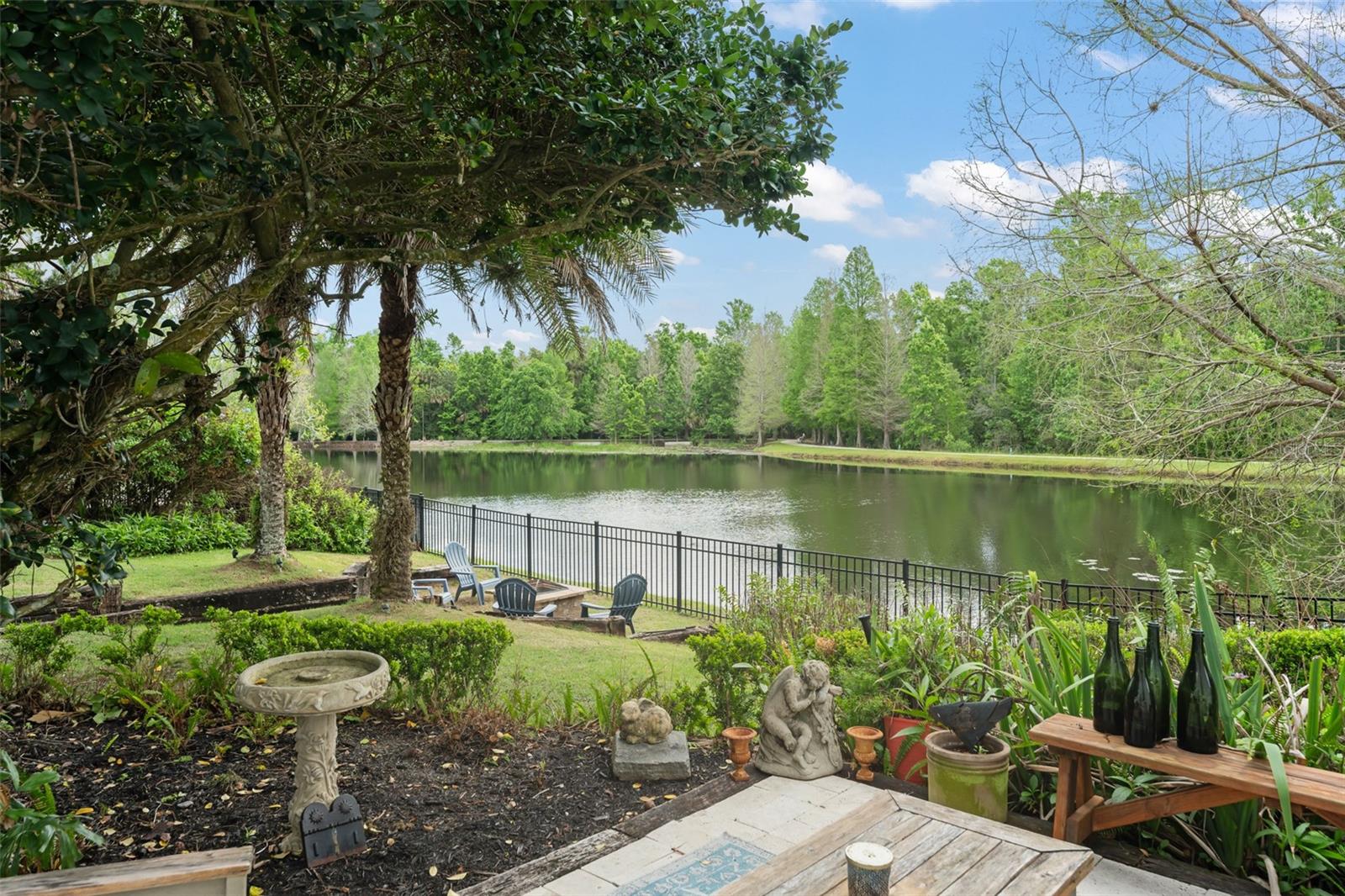 733 EASTLAWN DR