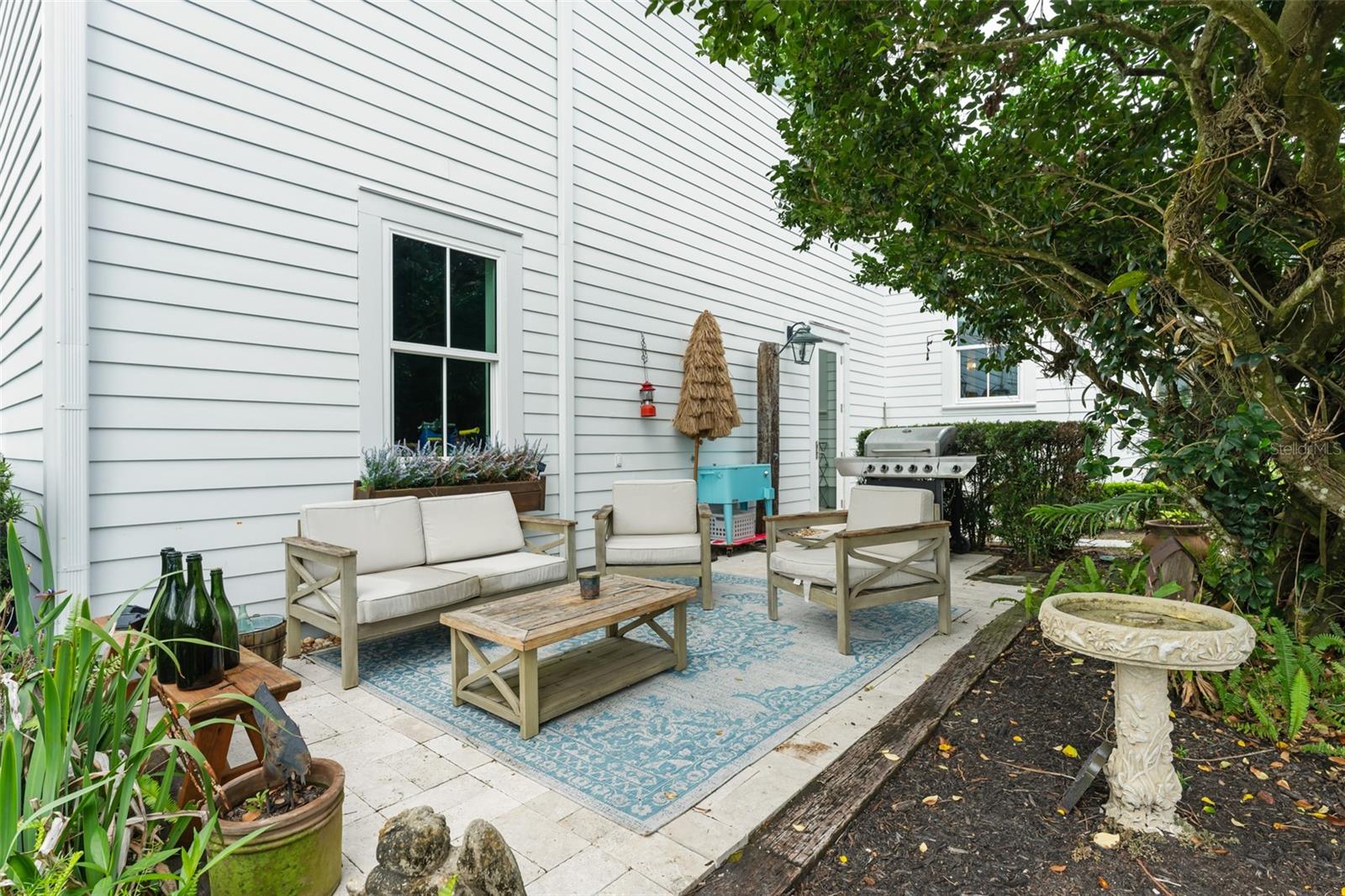 733 EASTLAWN DR