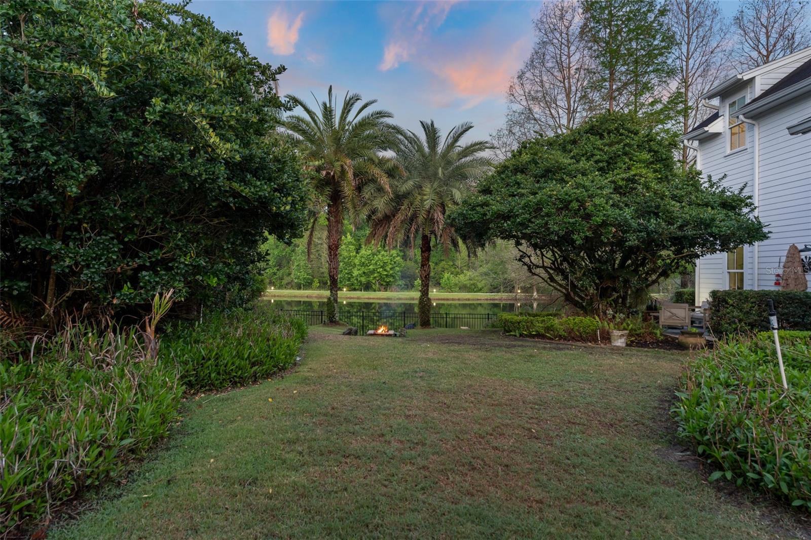 733 EASTLAWN DR