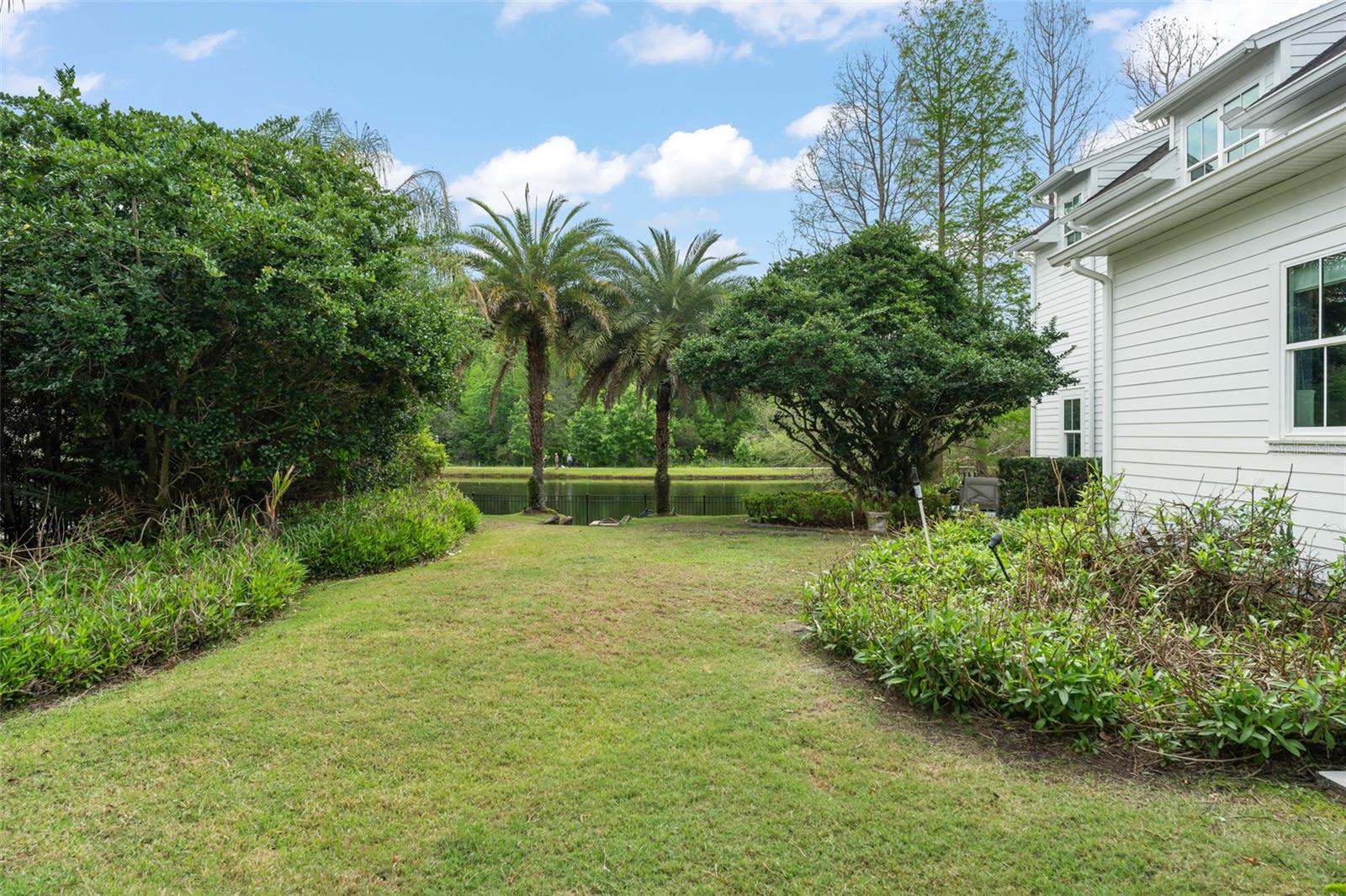 733 EASTLAWN DR