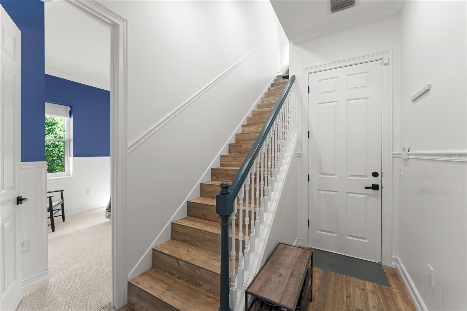 733 EASTLAWN DR