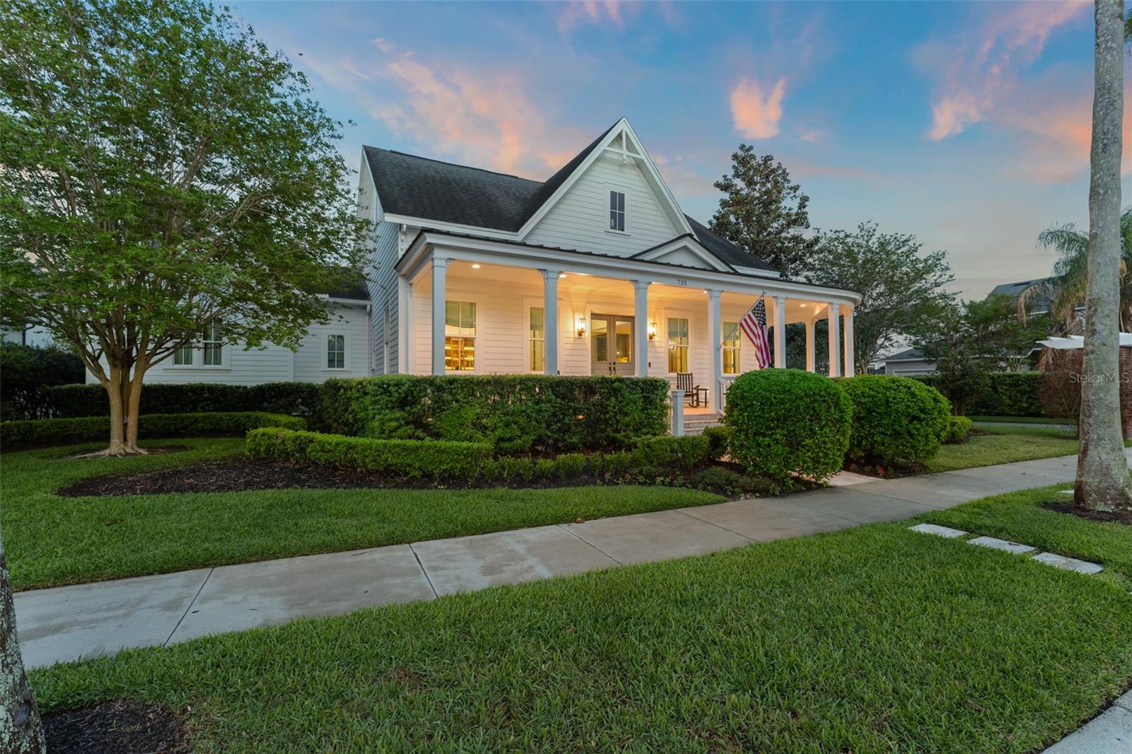 733 EASTLAWN DR