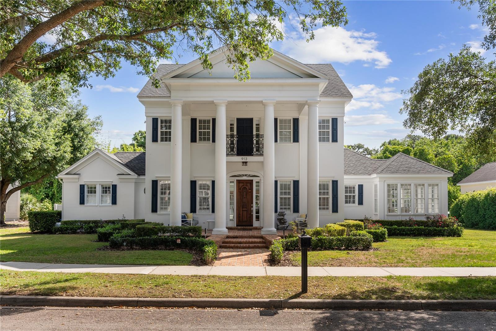 913 WESTPARK DR
