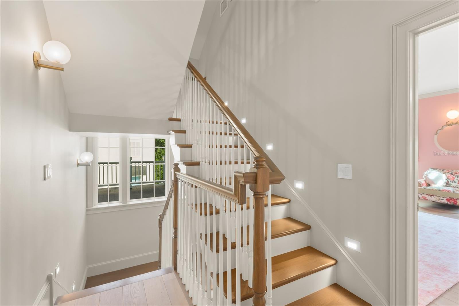 706 GOLFPARK DR