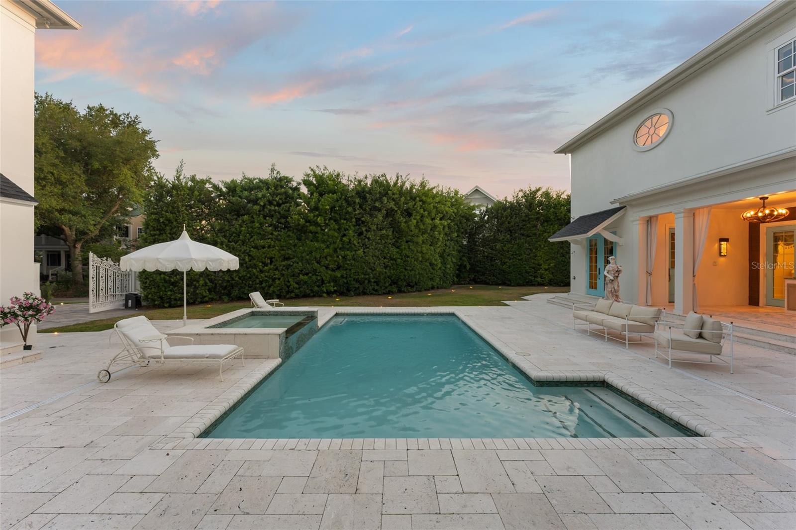 706 GOLFPARK DR