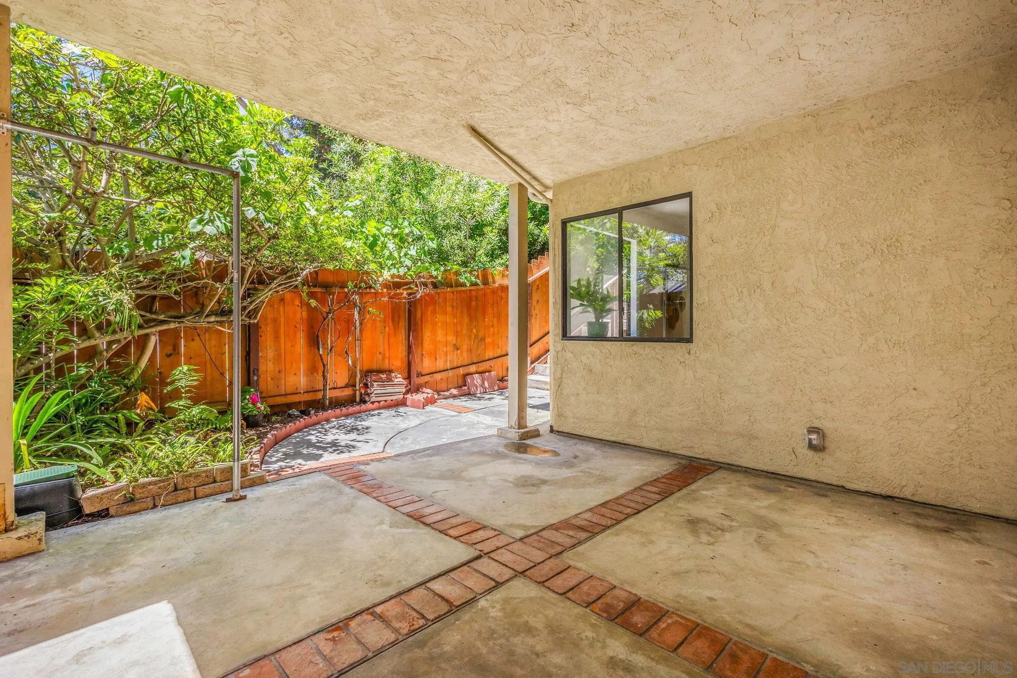 2820 Cedarwood Way