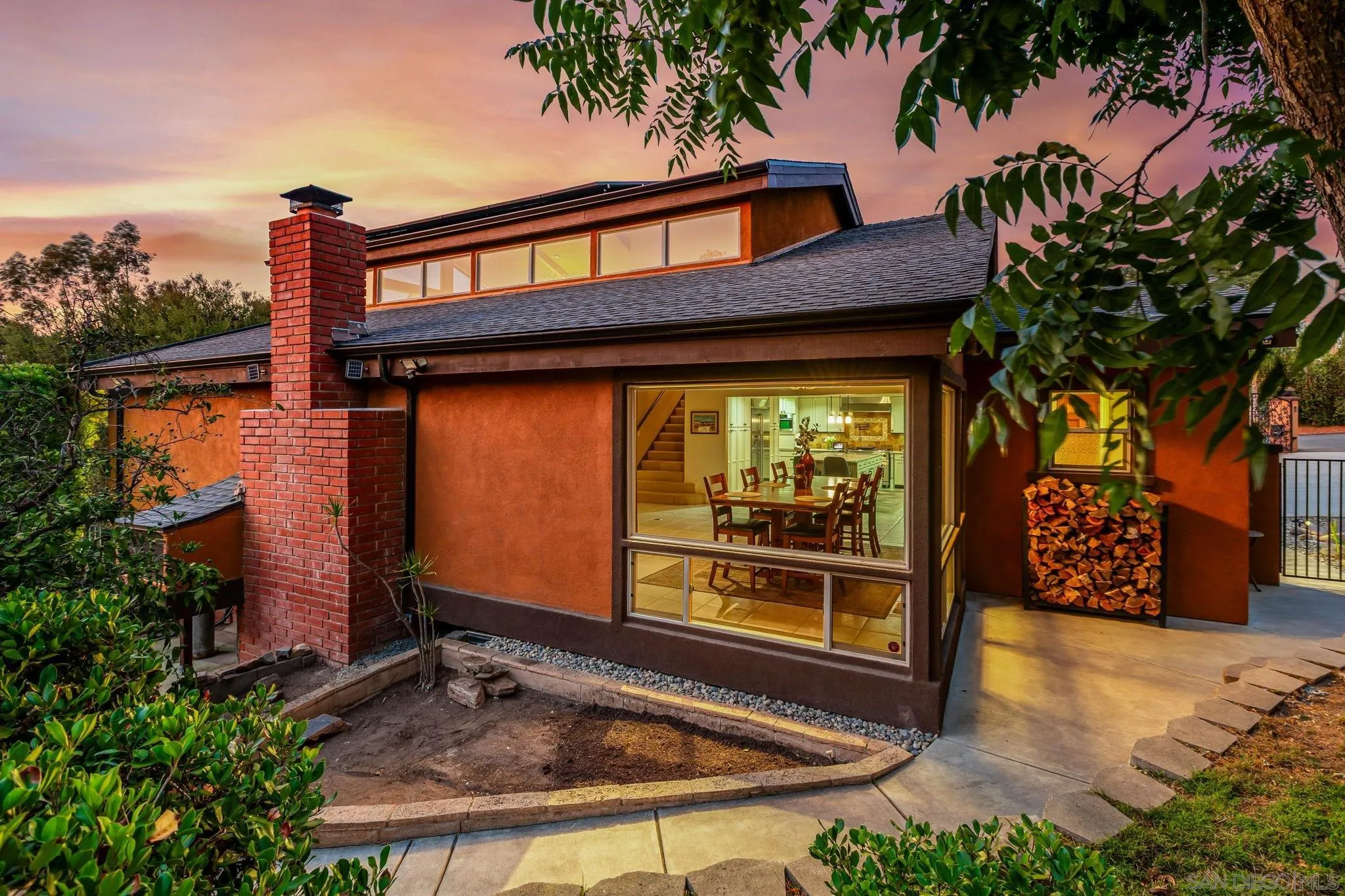 2260 E Mission Rd