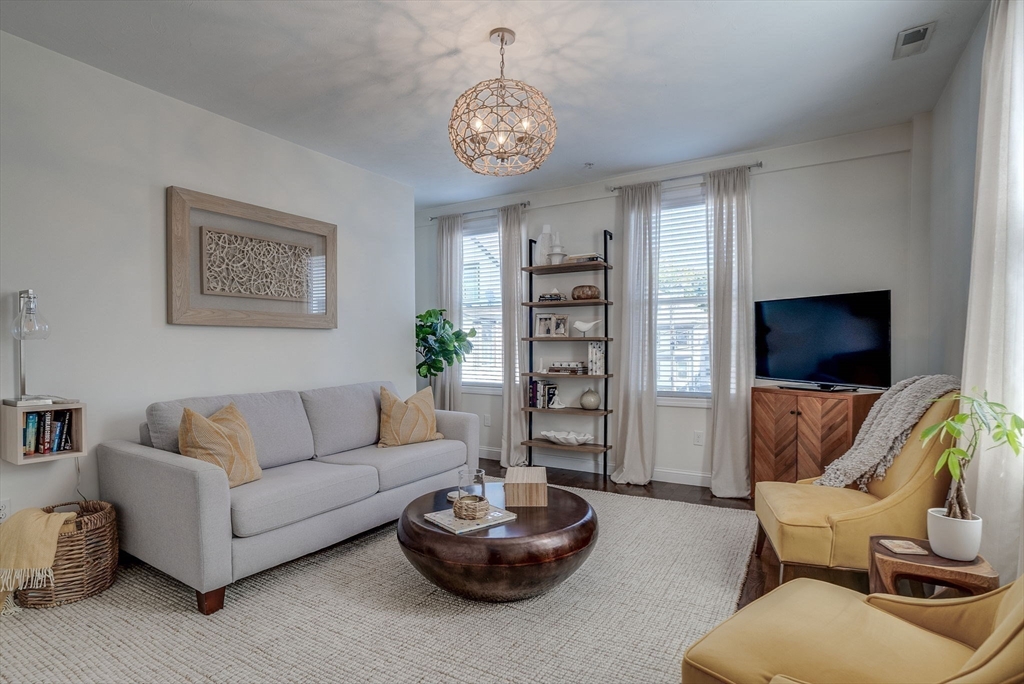 28 Titcomb St # 2