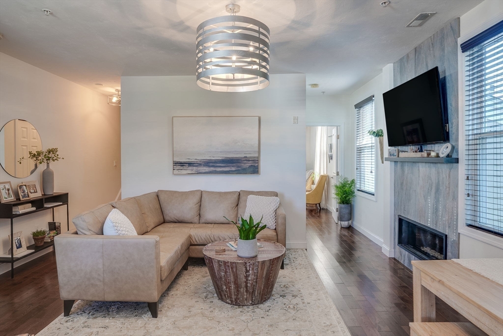 28 Titcomb St # 2