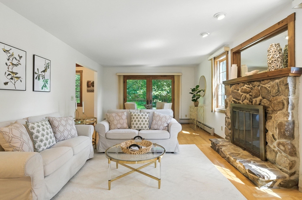 16 Wildwood Dr