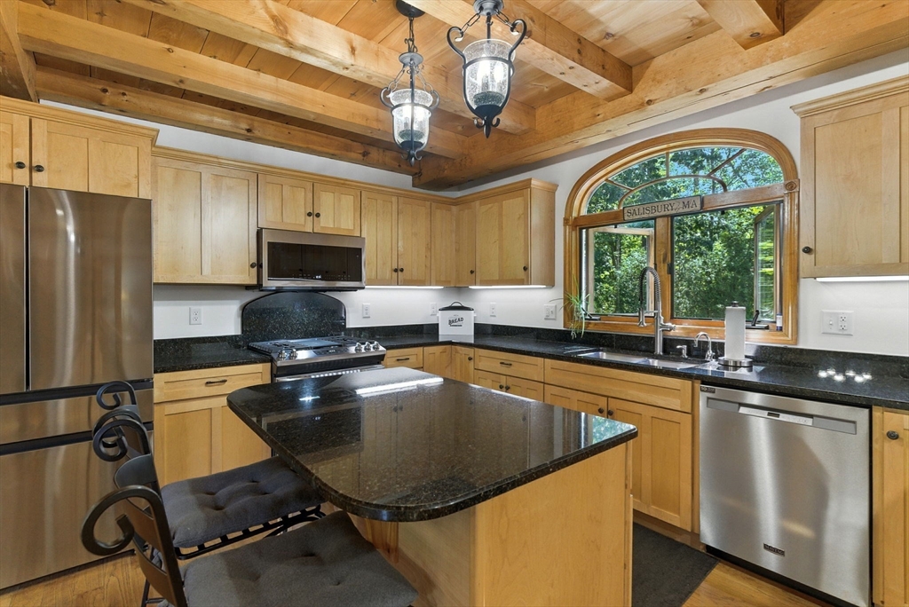 7 Palis Dr
