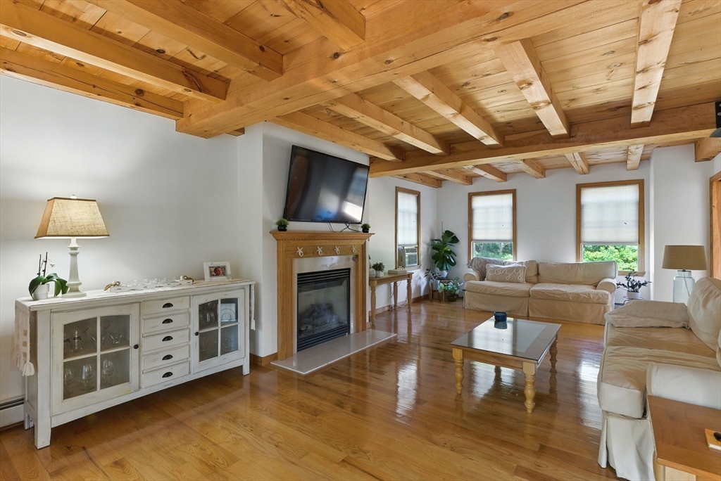 7 Palis Dr