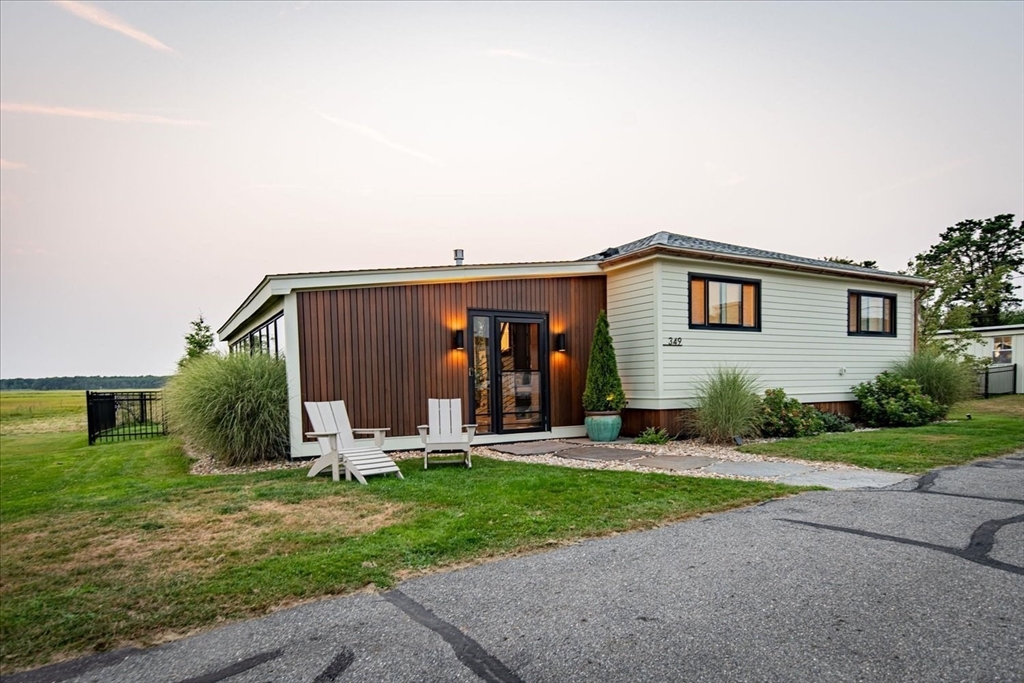 349 North End Blvd