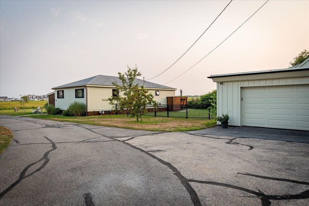 349 North End Blvd