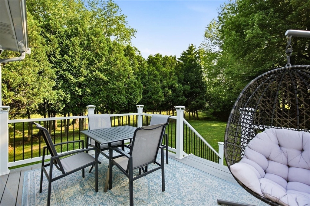 10 Buttonwood Rd