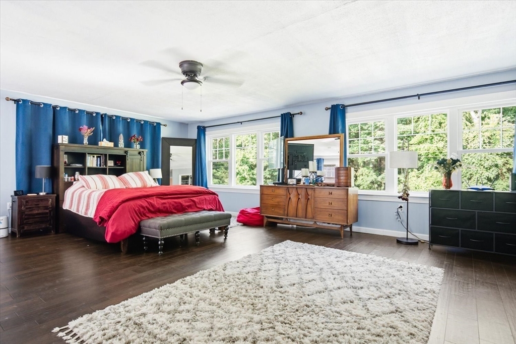 10 Buttonwood Rd
