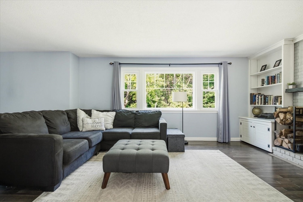 10 Buttonwood Rd