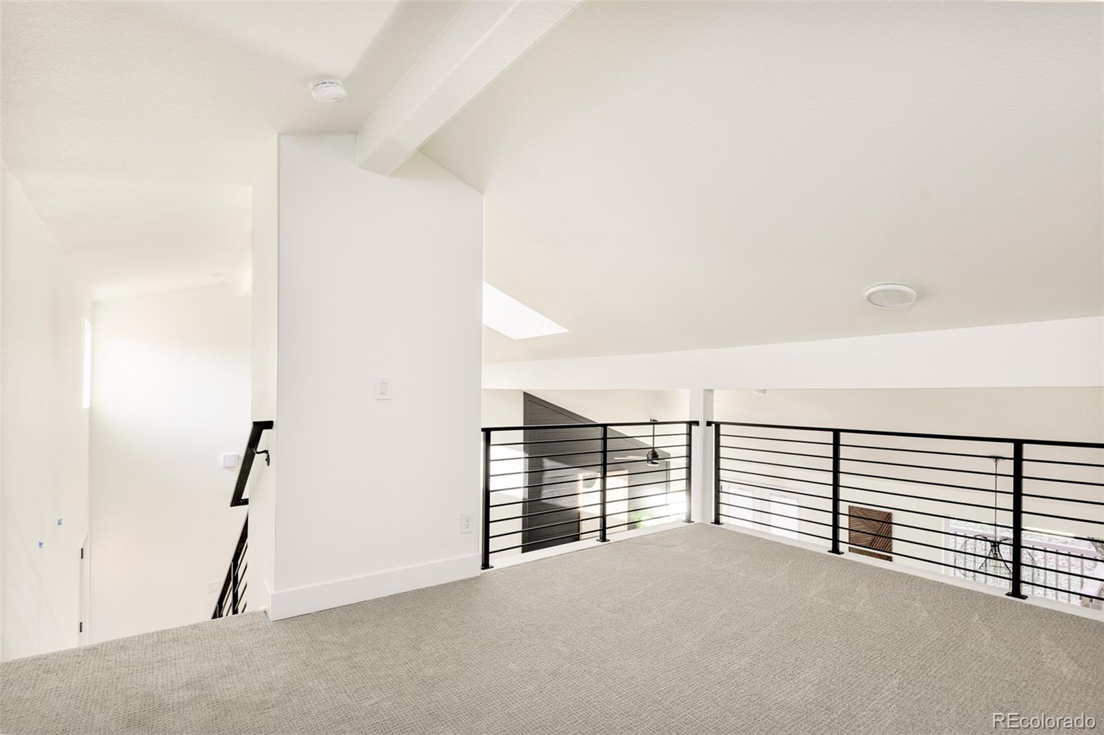 2907 W Rowland Avenue