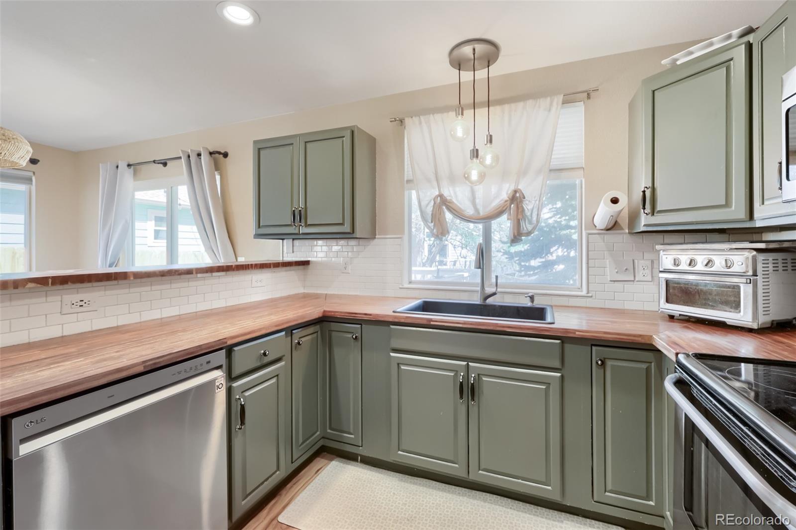 8746 Cloverleaf Circle